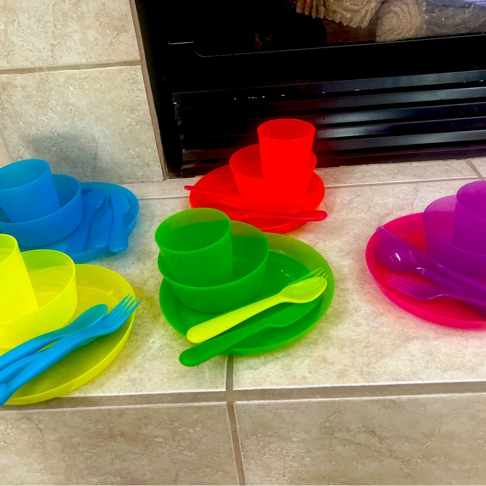 Children’s Dishes—for play and picnics